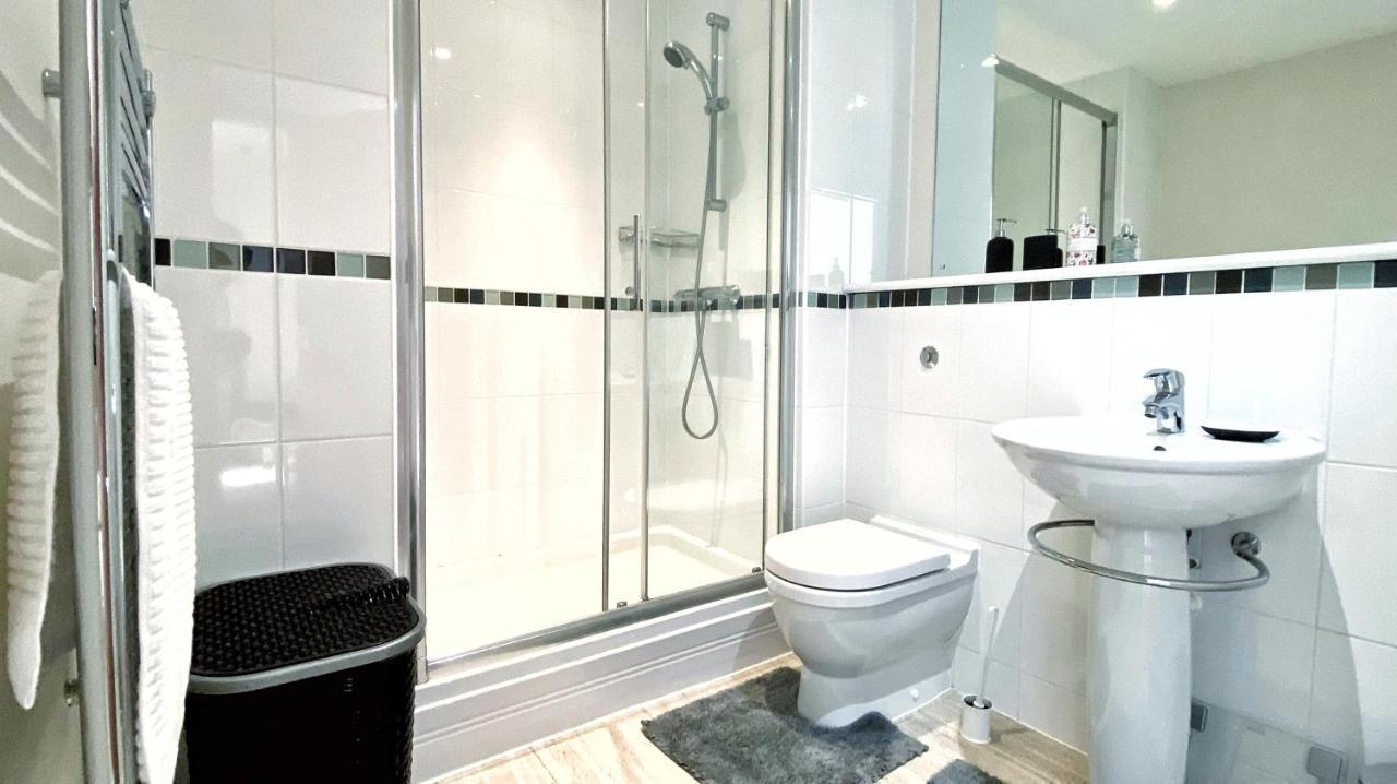 סוואנסי Artistic And Luxurious Apt With Sea View. Beach Side מראה חיצוני תמונה